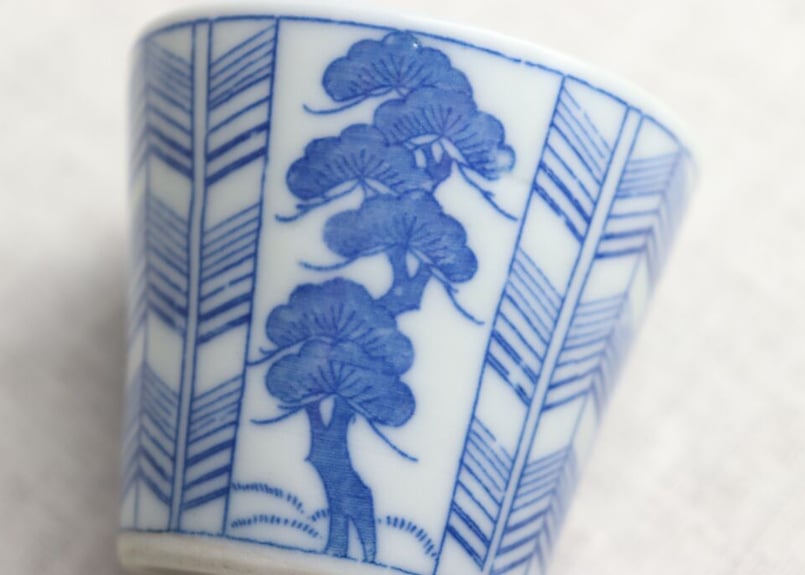 昭和期 銅製 金工細工『松竹梅蘭菊文』灰皿 マッチ入 煙草入れトレー 四点セット 昭和期 銅製 金工細工『松竹梅蘭菊文』灰皿 マッチ入 煙草入れ