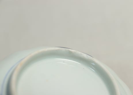 江戸幕末赤絵染付秋海棠と蝶図通り物小皿①