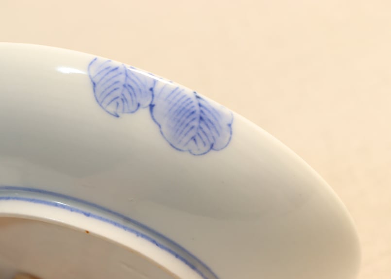 江戸前期 染付 菊流水紋 葉型小皿 江戸前期 染付 菊流水紋 葉型小皿 江戸中期染付流水に