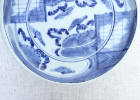 江戸中期染付流水に菊と障子図6寸皿　少フリモノ,ややカタツキ