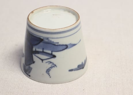 江戸中期染付山水図猪口　窯傷,高台ホツ