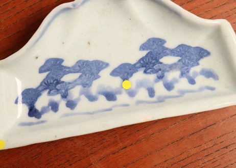 江戸中期コンニャク印判松図富士型小皿 ノミホツ①