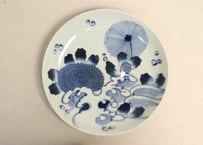 江戸後期染付流水に菊図9寸皿①少かたつき