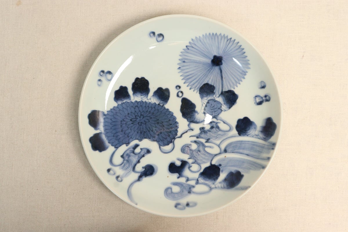 江戸後期染付流水に菊図9寸皿①少かたつき | 吉祥寺PukuPuku