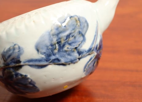 江戸後期陽刻染付菊花図銚子 蓋ホツ身ニュウ