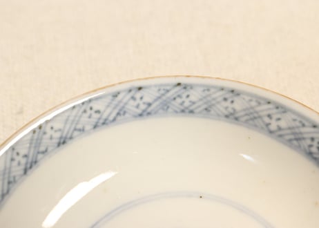 明治前期色絵竹梅と桐図通り物飯茶碗②黒点