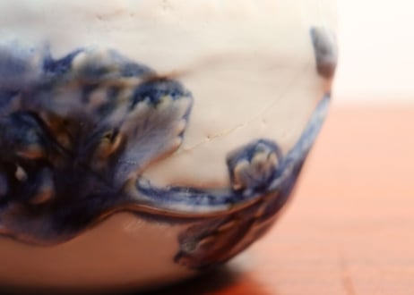 江戸後期陽刻染付菊花図銚子 蓋ホツ身ニュウ