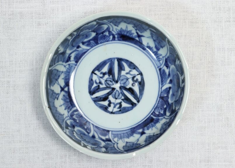 時代　染付壺　竹&菖蒲紋　送料込み0915 時代 染付壺 竹&菖蒲紋 送料込み0915 時代 染付壺 竹&菖蒲紋