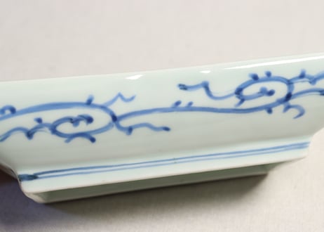 江戸幕末染付線描き牡丹図長皿 かたつき