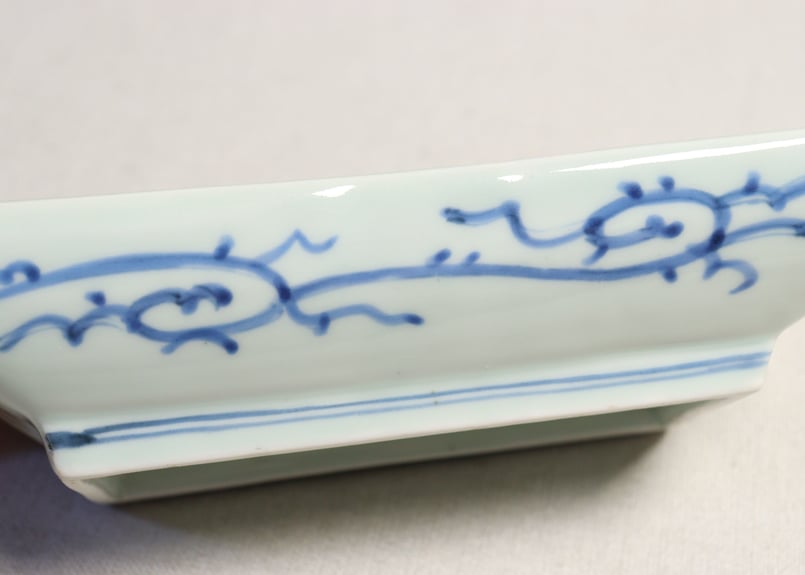 古伊万里 青磁 手書色絵染付 牡丹蝶文 菊花長皿 木箱入 伊万里色絵花輪郭皿 五枚組 桐鳳凰紋皿 菊花皿 平向付Antique Sam's