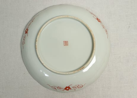 明治前期色絵三方菊図通り物7寸皿①文字大,蝶青色