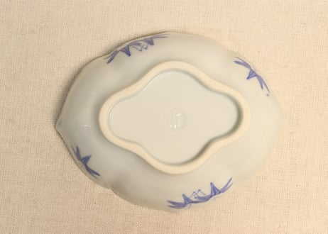 明治後期～大正染付松図木瓜型深皿②薄め