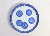 明治前期染付幾何学文丸窓絵図小皿①