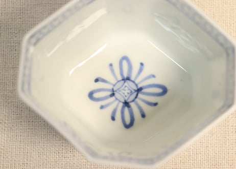 明治後期～大正染付山水と牡丹図菱形小鉢②　薄め