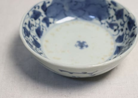 江戸中期くらわんか染付三方に牡丹唐草図なます皿 少シミ
