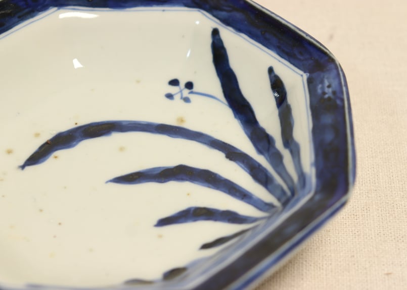 江戸後期染付水仙図八角皿②フリモノ,窯傷 | 吉祥寺PukuPuku