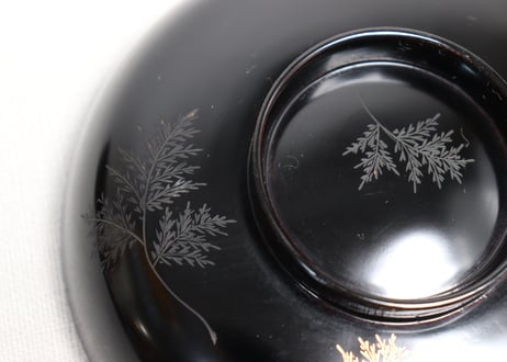 総黒沈金羊歯図吸物椀
