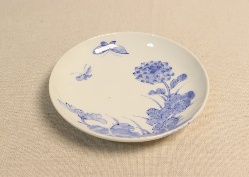 明治前期染付菊と蝶図小皿 | 吉祥寺PukuPuku