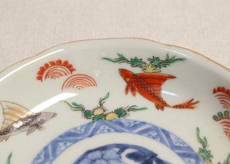 明治前期大聖寺焼色絵魚図小皿〈大聖寺の古伊万里写し〉