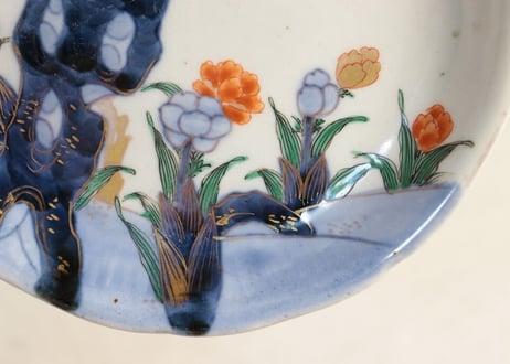 明治前期色絵梅と福寿草図6寸皿 色スレ