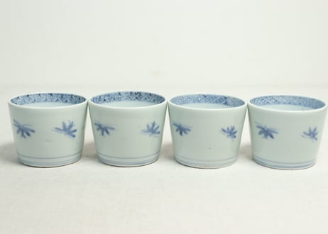 江戸後期染付草花と蝶図猪口①少かたつき