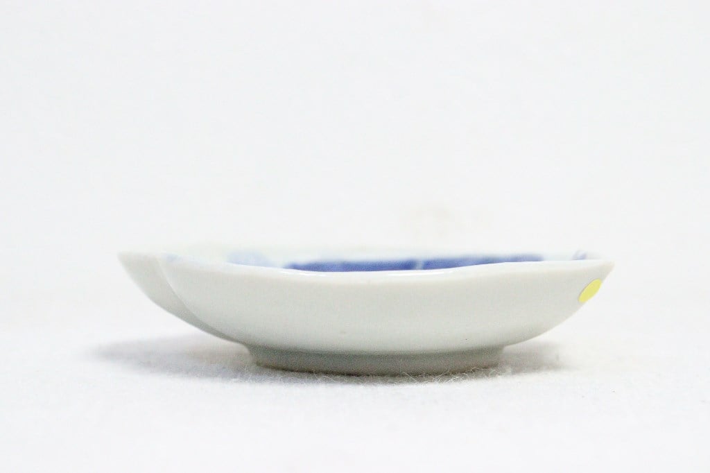明治前期陽刻染付福良雀型小皿➁ ノミホツ | 吉祥寺PukuPuku 明治前期陽刻染付福良雀型小皿➁ ノミホツ | 吉祥寺PukuPuku