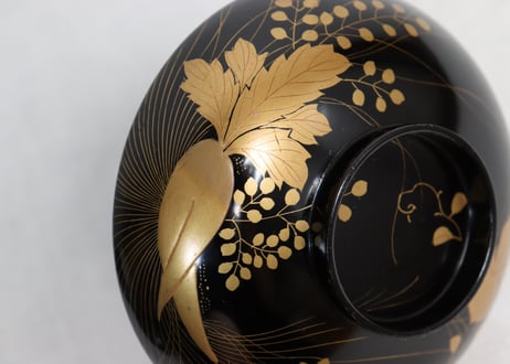 総黒蒔絵蕪大根図吸物椀　僅かなキズ有