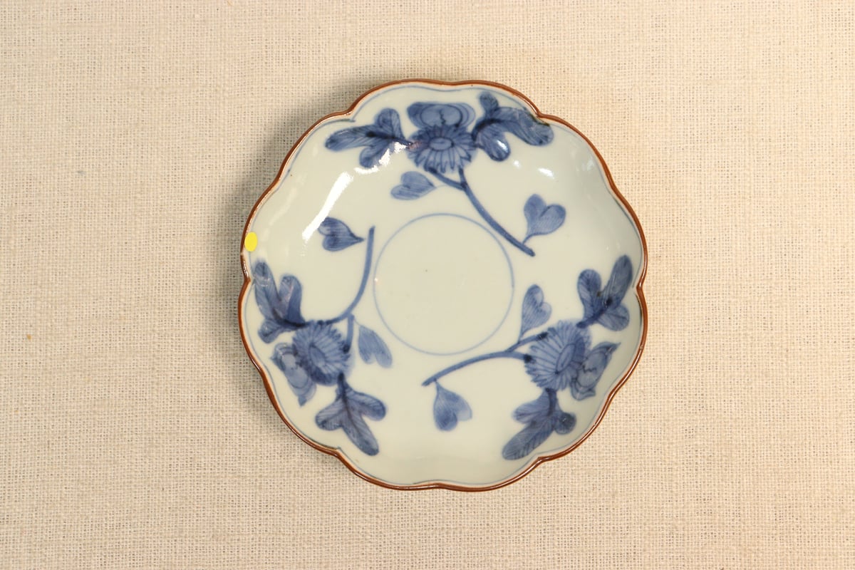 江戸中期染付三方に菊図小皿③ ノミホツ | 吉祥寺PukuPuku