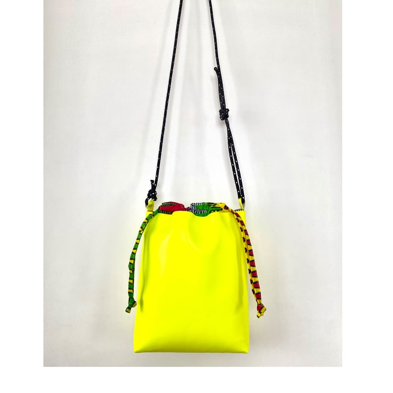 ネオンカラー巾着ショルダー Yellow | マラウィーズ ネオンカラー巾着ショルダー Yellow | マラウィーズ