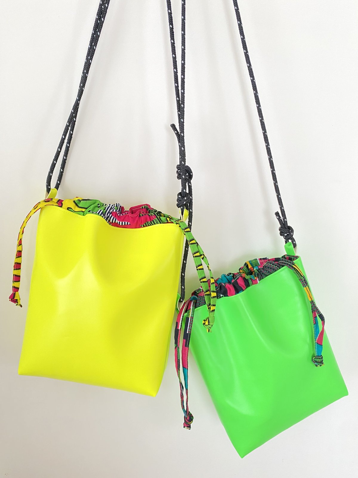ネオンカラー巾着ショルダー Yellow | マラウィーズ | アフリカン