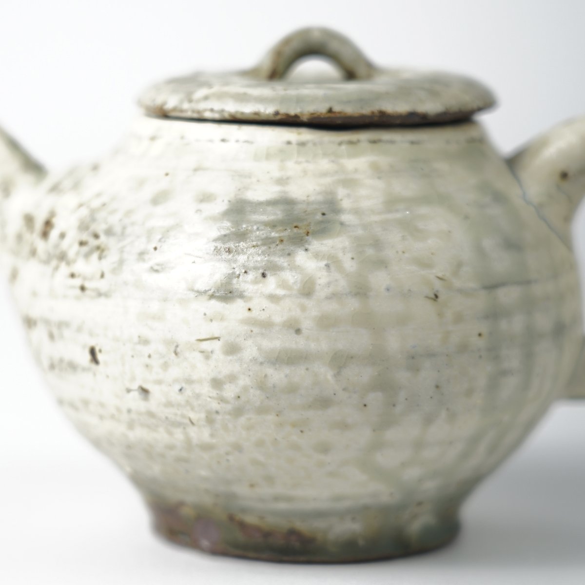 樽見浩】山土茶壺化粧+灰釉_6 | Q1 オンラインストア