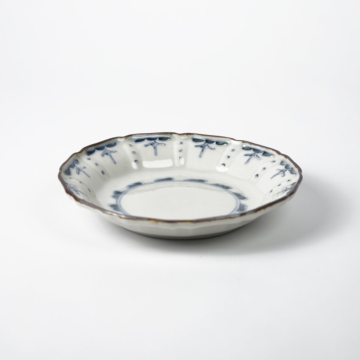 志村和晃】染付イッチン瓔珞文5.5寸皿_9 | Q1 オンラインストア