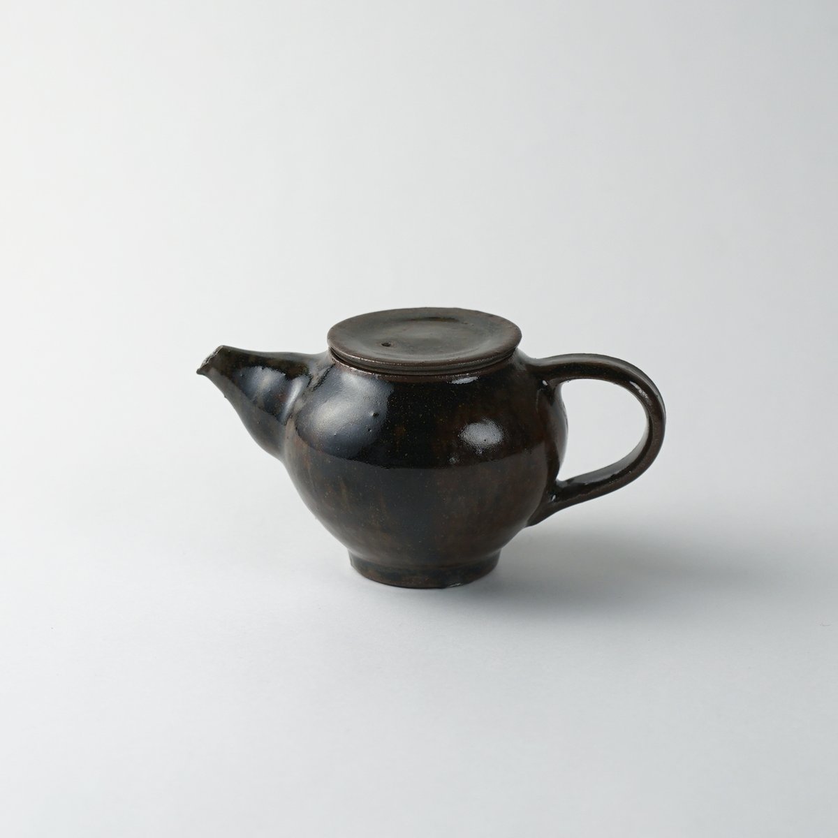 長谷川奈津】鉄釉茶壺17 | Q1 オンラインストア