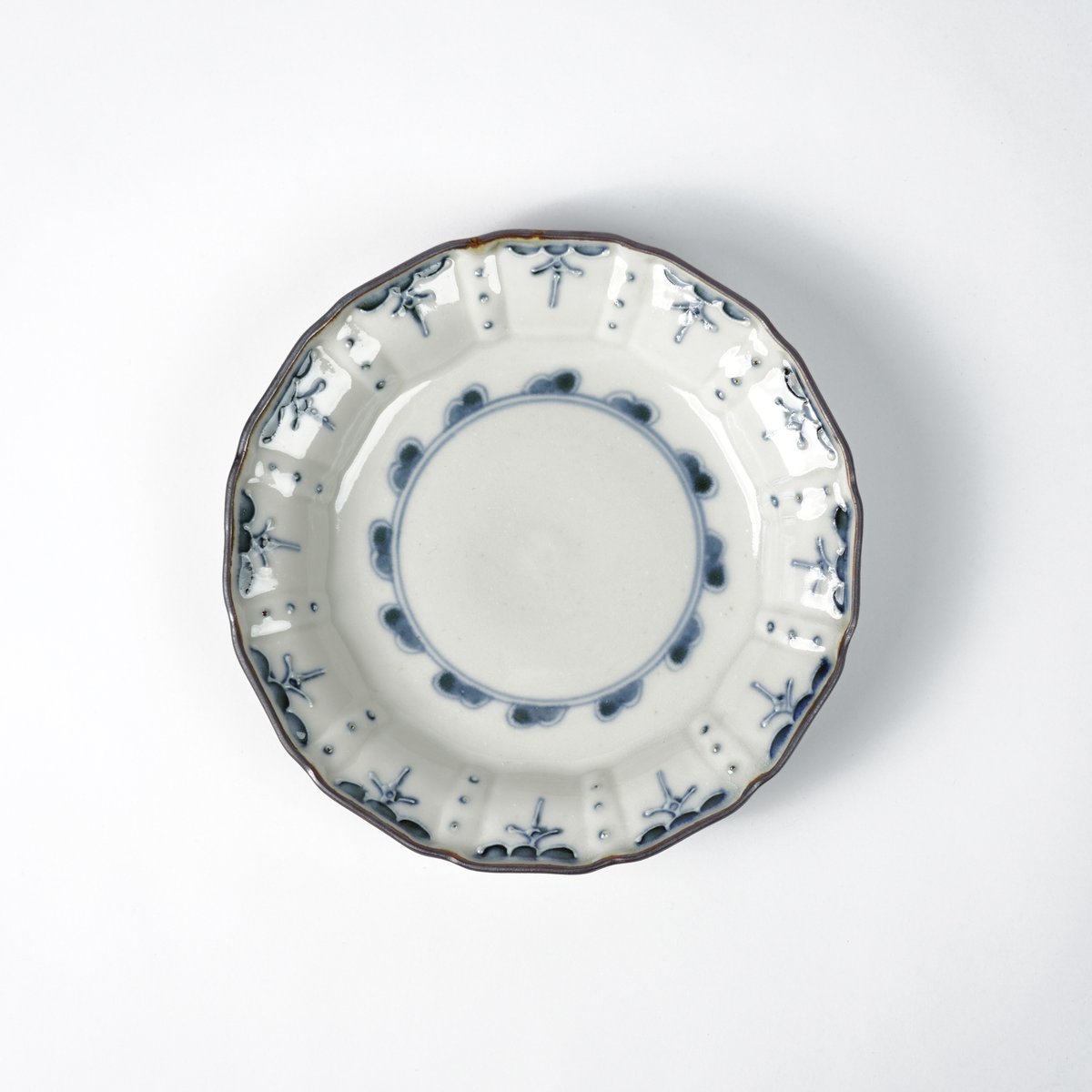 志村和晃】染付イッチン瓔珞文5.5寸皿_9 | Q1 オンラインストア