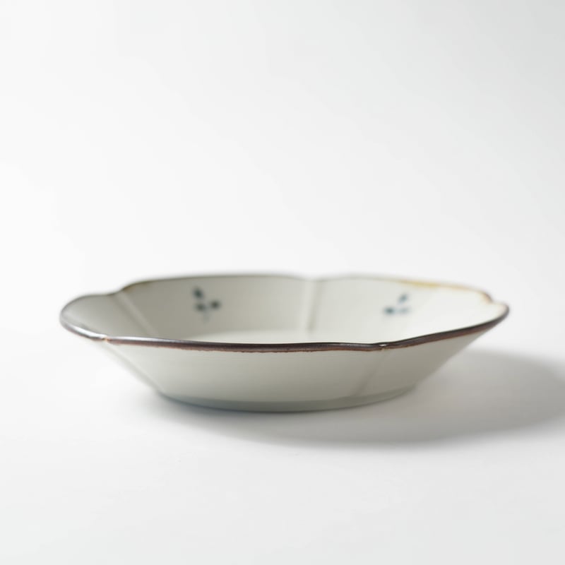 志村和晃】染付だみ花文輪花六寸皿_2 | Q1 オンラインストア