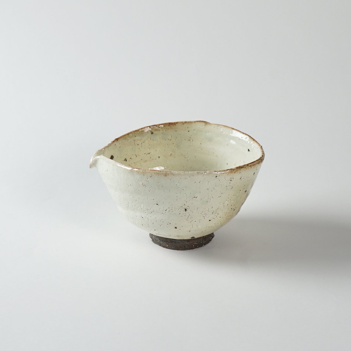 芳賀龍一】白化粧片口_30 | Q1 オンラインストア