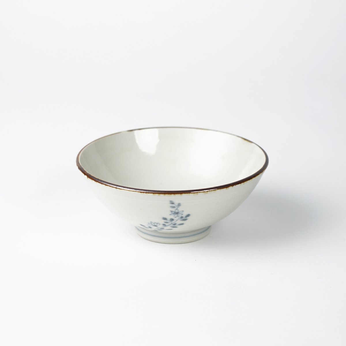 志村和晃】染付花蝶文お茶碗_12 | Q1 オンラインストア