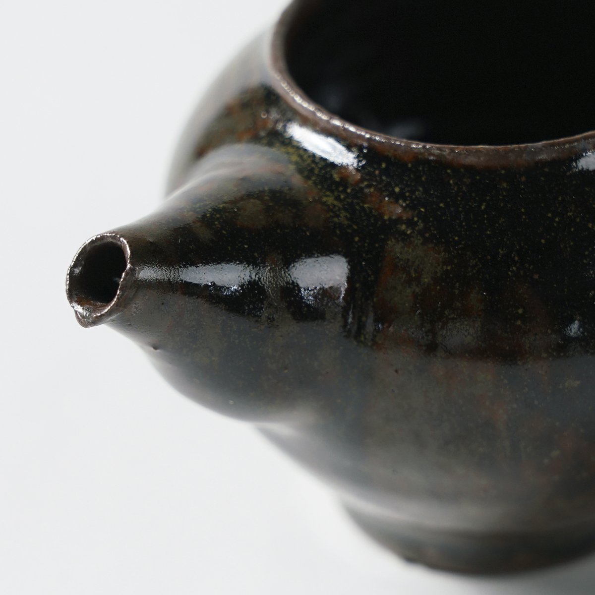 長谷川奈津】鉄釉茶壺17 | Q1 オンラインストア