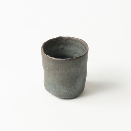 【芳賀龍一】黒釉ぐい呑み_32