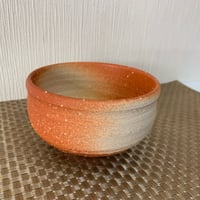 『たぬき村 オリジナル』　抹茶茶碗　緋色(スカーレット)