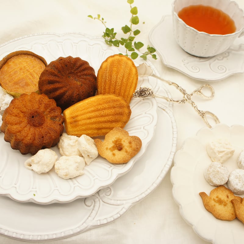 やさしく作れるフランス式おかずとお菓子　ミシュリンヌ・バラッツ著 やさしく作れるフランス式おかずとお菓子 ミシュリンヌ