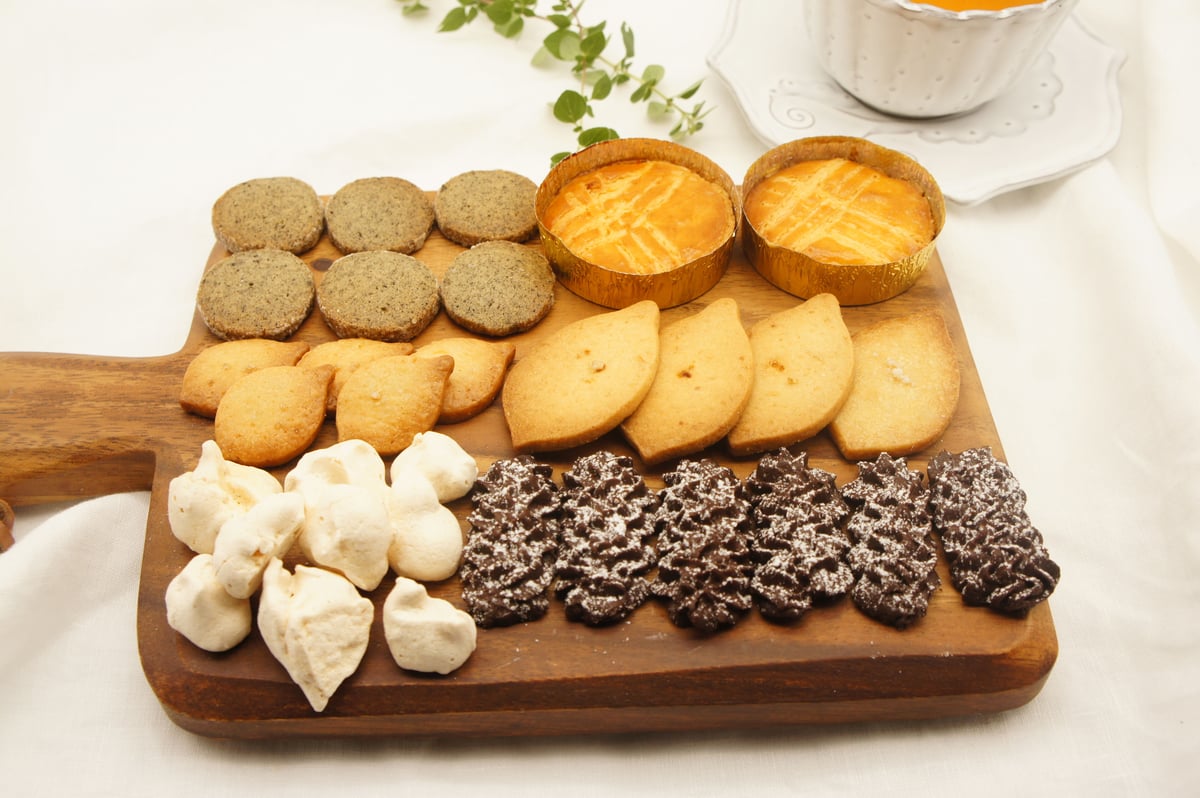 やさしく作れるフランス式おかずとお菓子　ミシュリンヌ・バラッツ著 やさしく作れるフランス式おかずとお菓子 ミシュリンヌ・バラッツ著