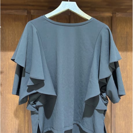 CLOCHE  フリル袖トップス