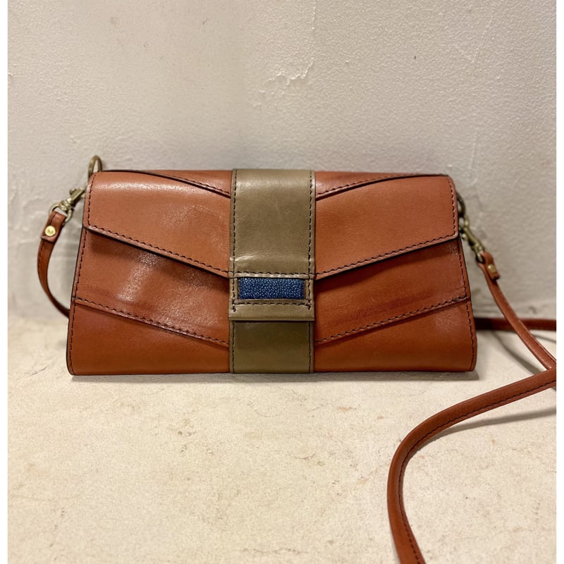 モキップ レザー タッセルウォレットバッグ 財布型 サコッシュ