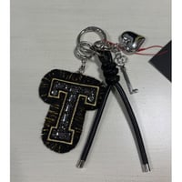 TRANOI.   T jewel charm