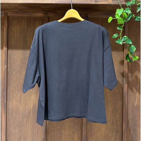 CHIGNON  AWEプリントクロップドTee