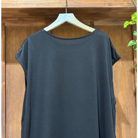 CLOCHE  フレンチスリーブドロストトップス