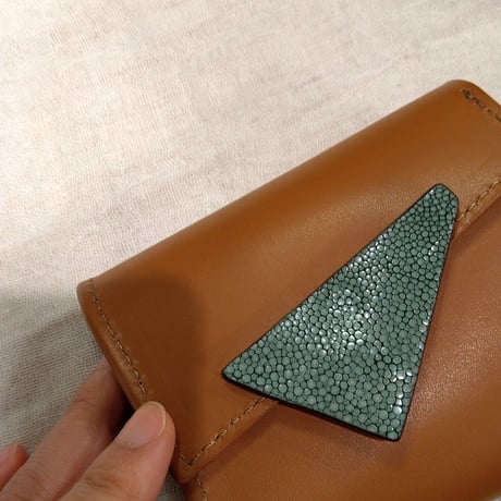 MOQUIP 二つ折り財布