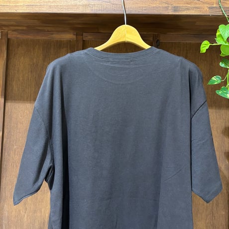 CHIGNON  AWEプリントクロップドTee