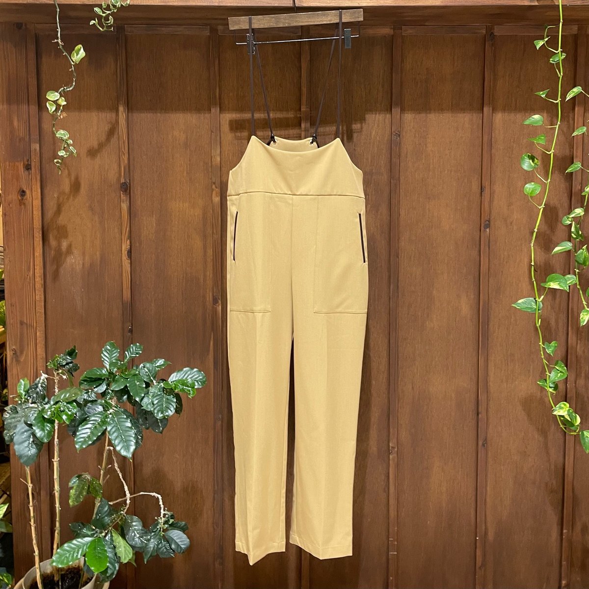新品】CHIGNONストラップ付きサロペット - サロペット/オーバーオール